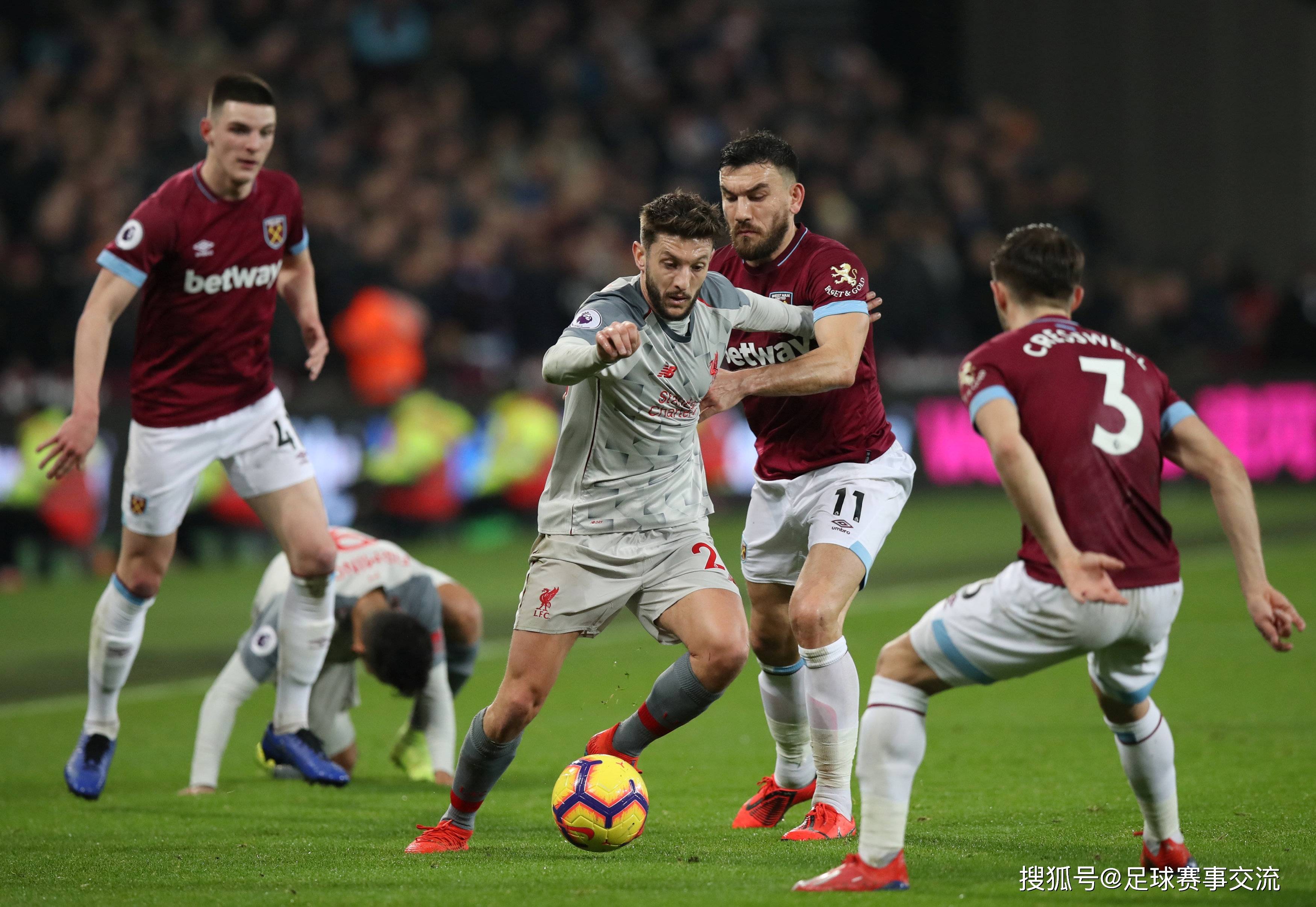 霍伊伦：我喜欢压迫和背对球门；进球美妙但功劳要和球队分享